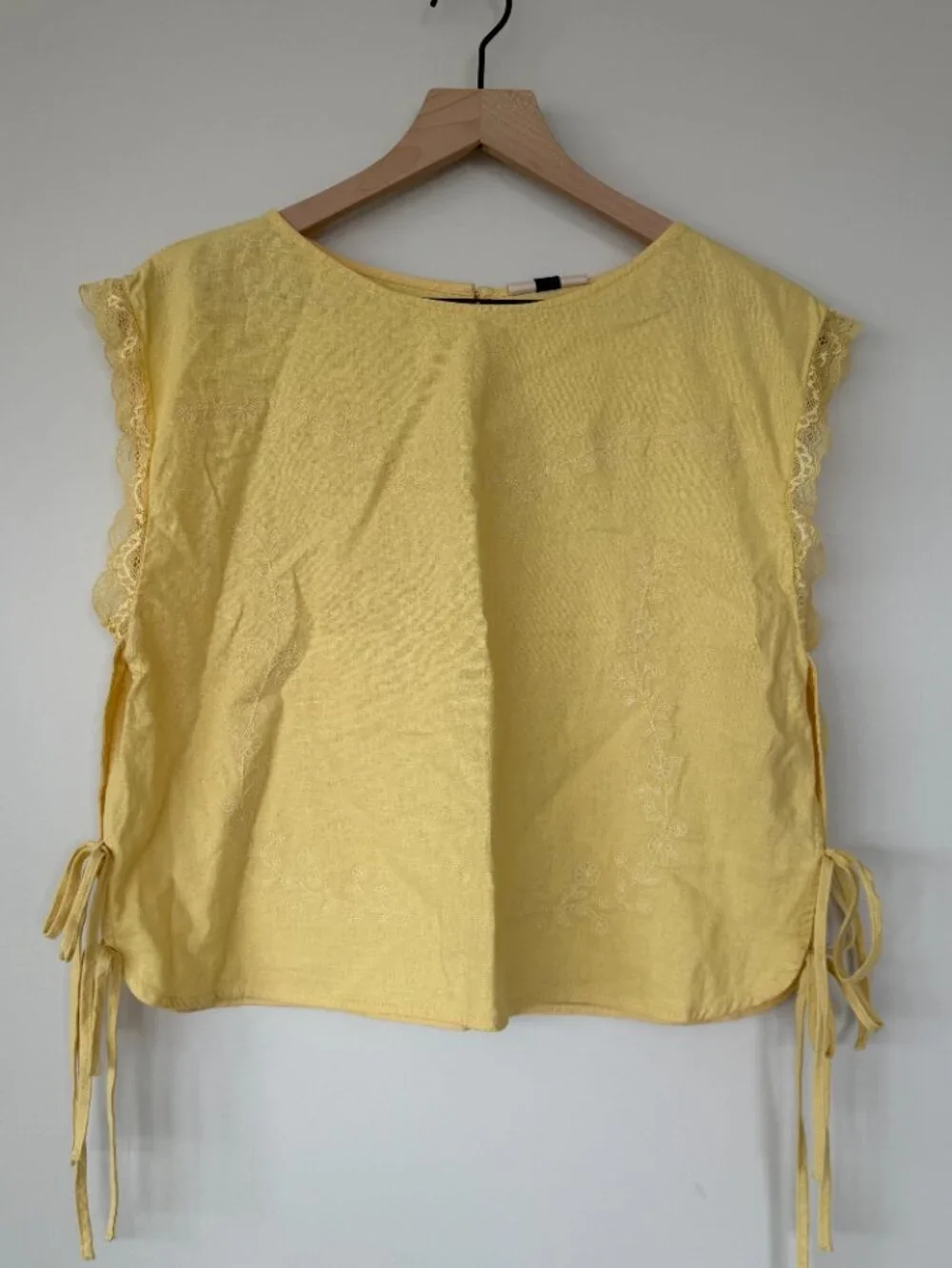 Universal Thread Embroidered Tie Top NWT size M - Picture 5 of 5